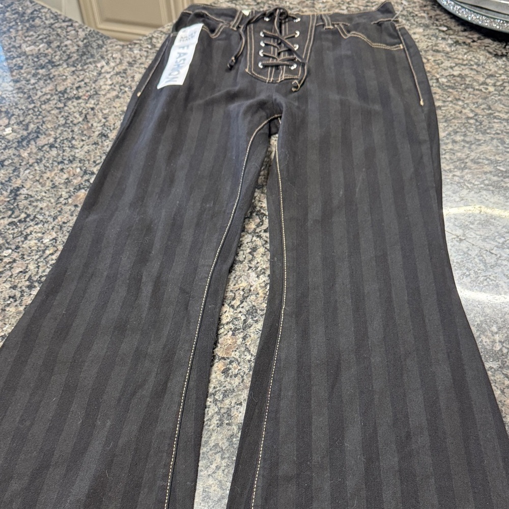 Tinseltown Black Lace-Up Front Pants - Picture 11 of 12